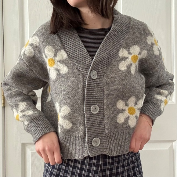 Retro Daisy Cardigan - Picture 1 of 7